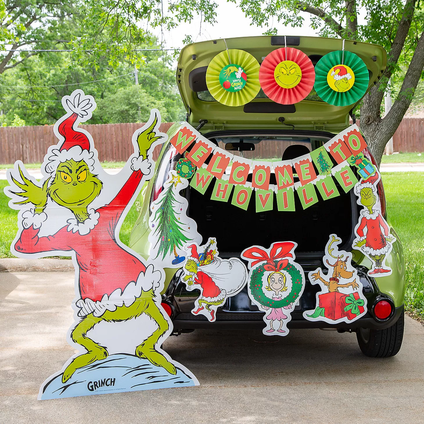 Hot Dr. Seuss™ The Grinch Trunk-Or-Treat Decorating Kit - 21 Pc. Halloween Fun Kits