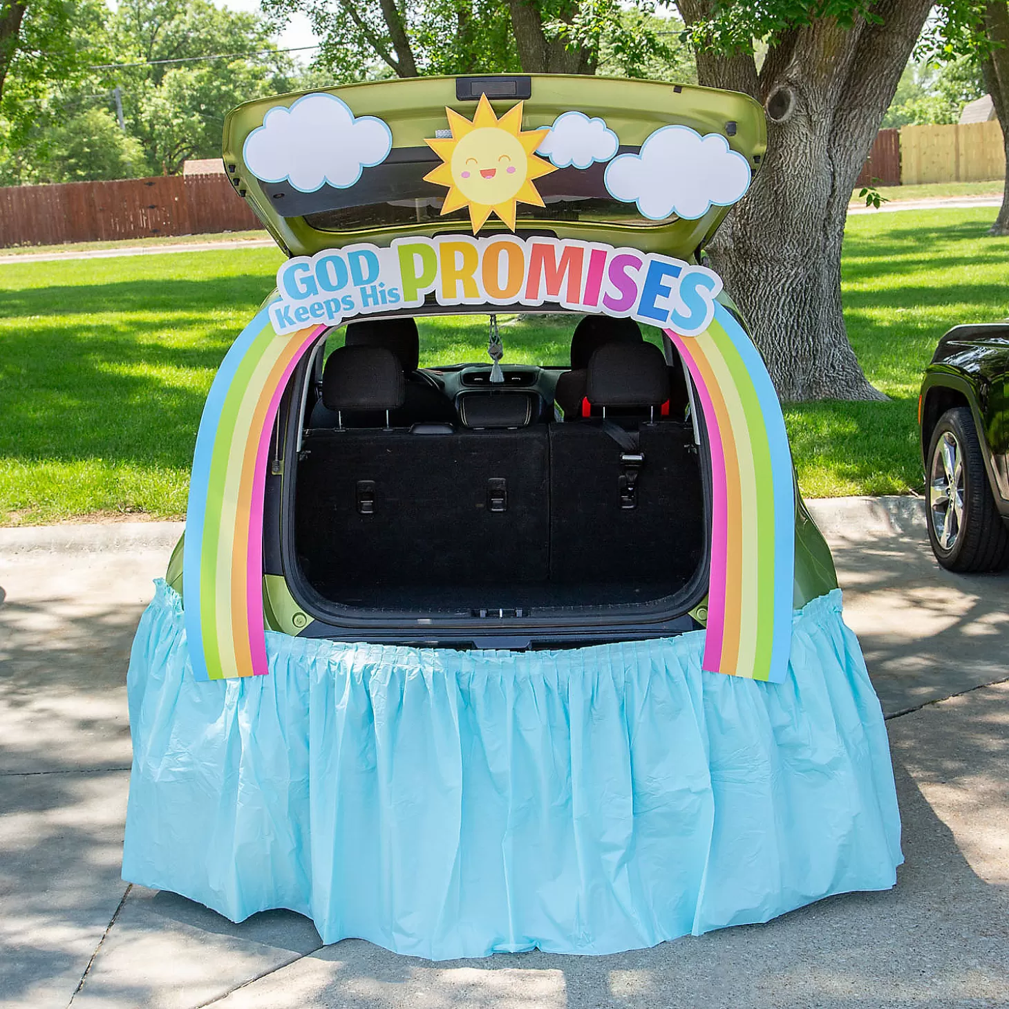 Store God Keeps His Promises Rainbow Trunk-Or-Treat Decorating Kit – 8 Pc. Religious Halloween